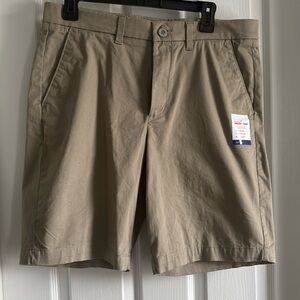 NWT Men’s APT.9 Khaki Shorts Size 34